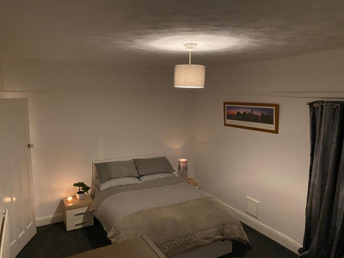 Spacious 2 Bed Apartment, Close To Village Shops Cardiff Bagian luar foto