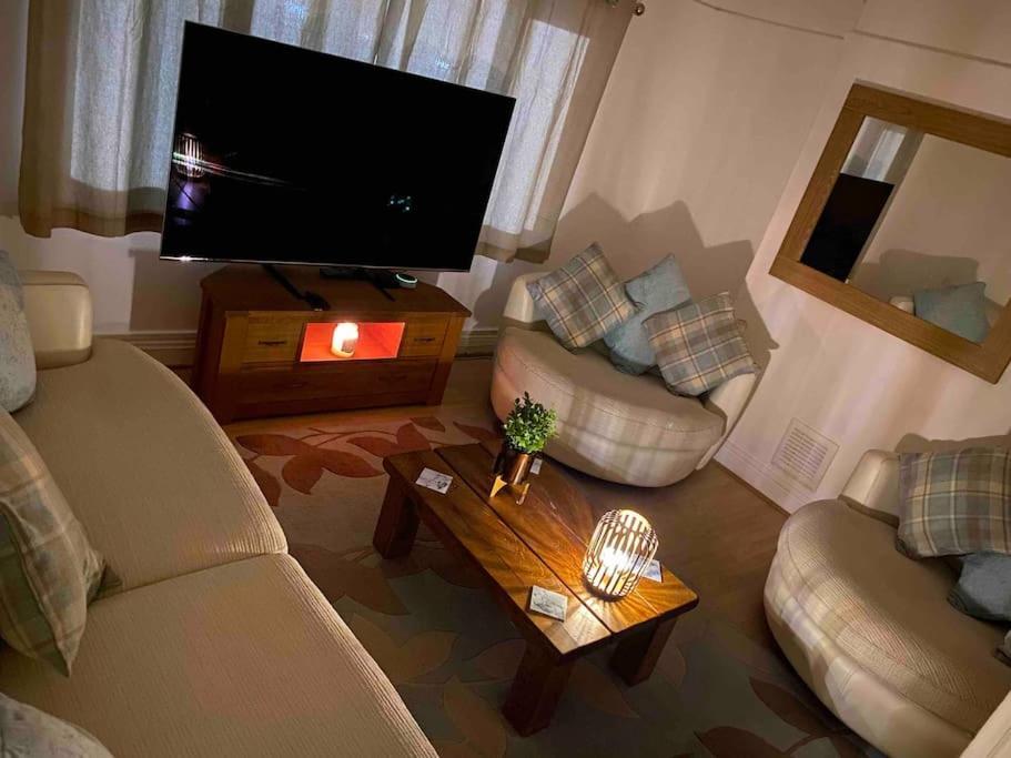 Spacious 2 Bed Apartment, Close To Village Shops Cardiff Bagian luar foto