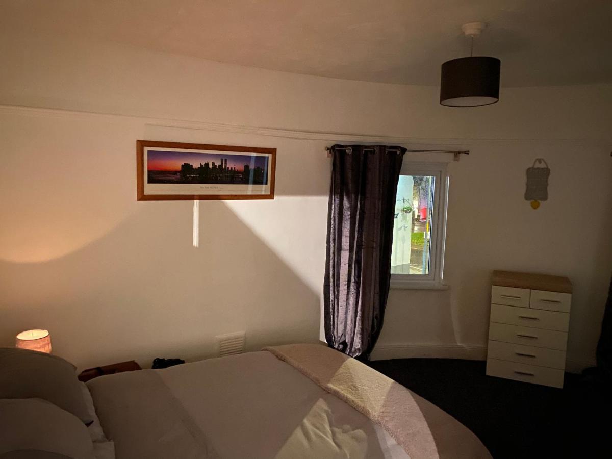 Spacious 2 Bed Apartment, Close To Village Shops Cardiff Bagian luar foto