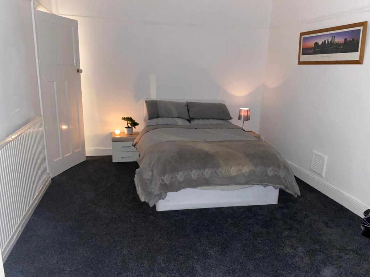 Spacious 2 Bed Apartment, Close To Village Shops Cardiff Bagian luar foto
