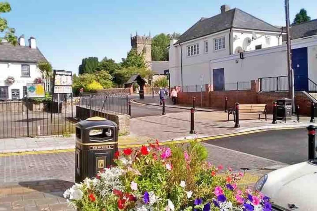 Spacious 2 Bed Apartment, Close To Village Shops Cardiff Bagian luar foto