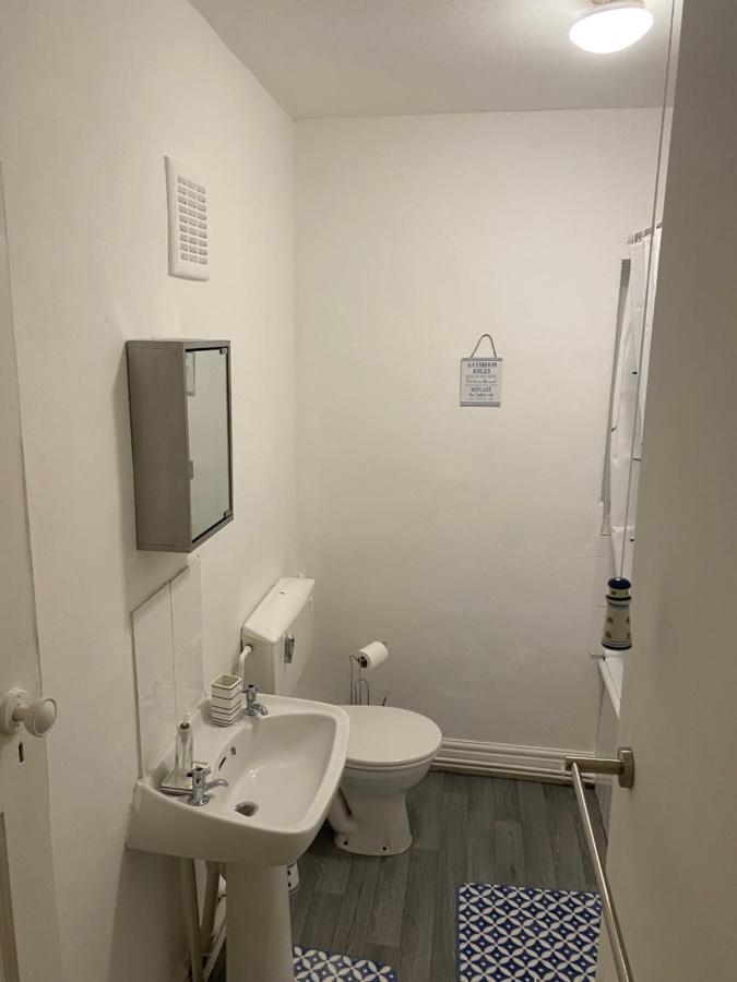 Spacious 2 Bed Apartment, Close To Village Shops Cardiff Bagian luar foto