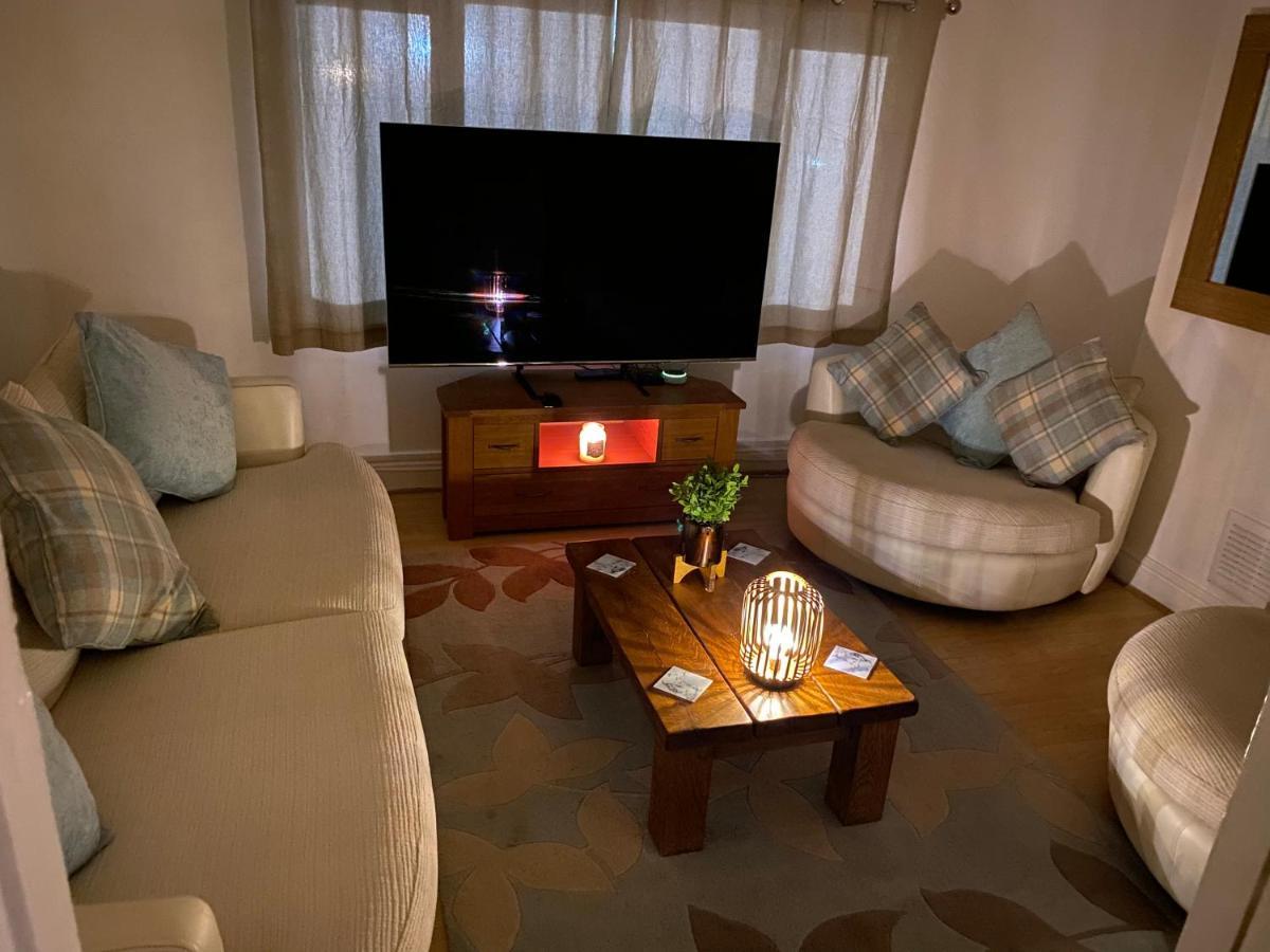 Spacious 2 Bed Apartment, Close To Village Shops Cardiff Bagian luar foto