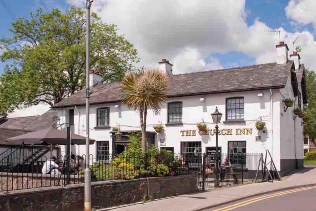 Spacious 2 Bed Apartment, Close To Village Shops Cardiff Bagian luar foto